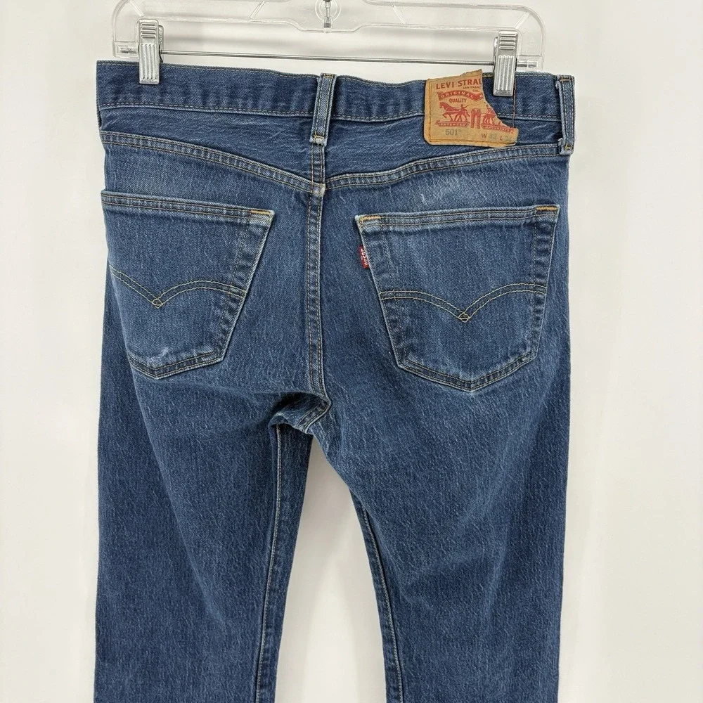 Levis 501 Jeans Mens 32x34 Fits 32X31 Blue Denim Button Fly Classic Straight